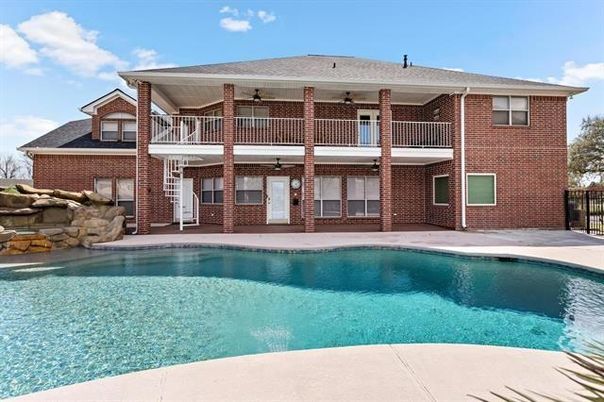 Exterior, Pool