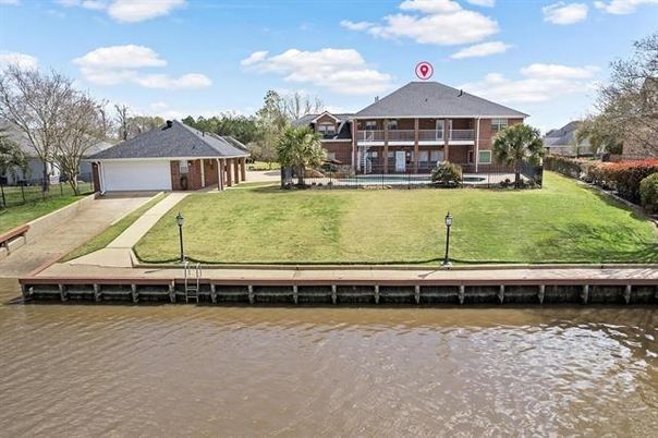 Exterior, Lake