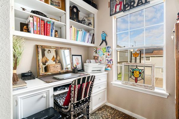 Home Office, Interior