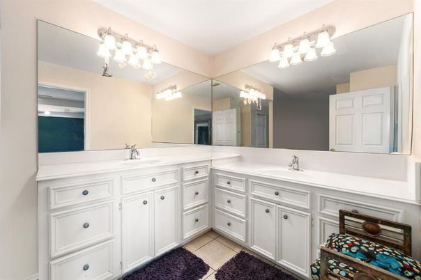 Bathroom, Dual Sink Vanities, Interior