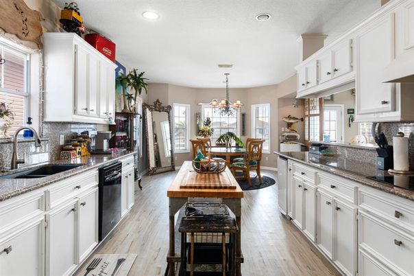 Chandelier, Dining room, Interior, Kitchen, Recessed Lighting, Wood Texture Flooring
