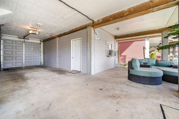 Garage, Interior