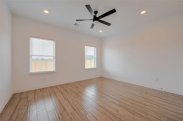 Empty room, Interior, Recessed Lighting, Wood Texture Flooring