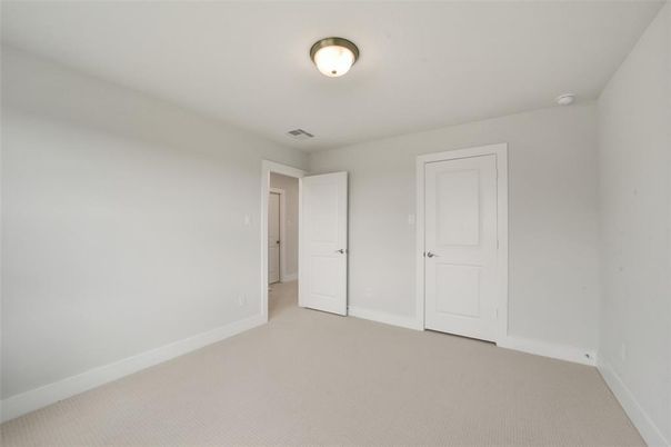 Empty room, Interior