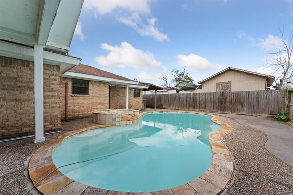 Exterior, Pool