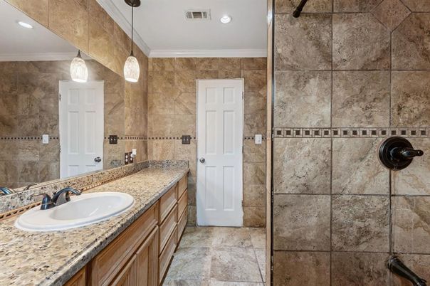 Bathroom, Dual Sink Vanities, Interior, Pendant Lights, Recessed Lighting