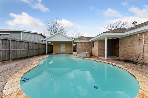 Exterior, Pool