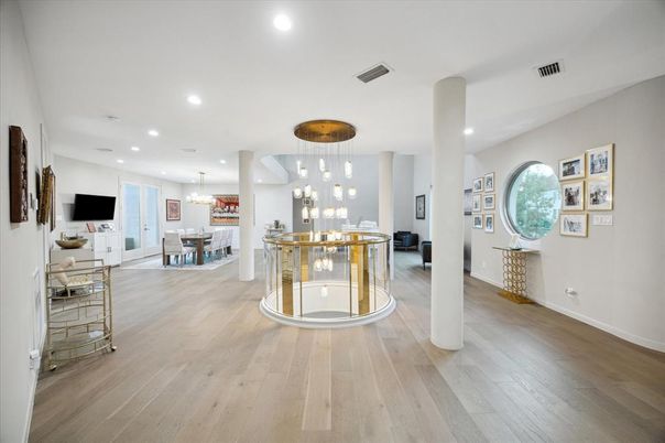 Chandelier, Dining room, Interior, Pendant Lights, Recessed Lighting, Wood Texture Flooring