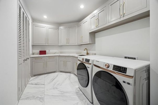 Interior, Marble, Recessed Lighting, Washer