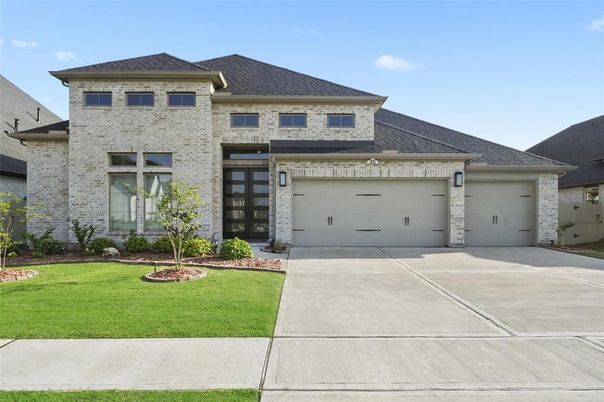 Attached, Exterior, Facade, Brick Traditional