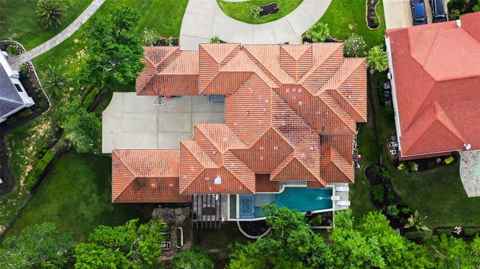 Exterior, Drone