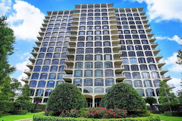 Exterior, Facade, Condo Building