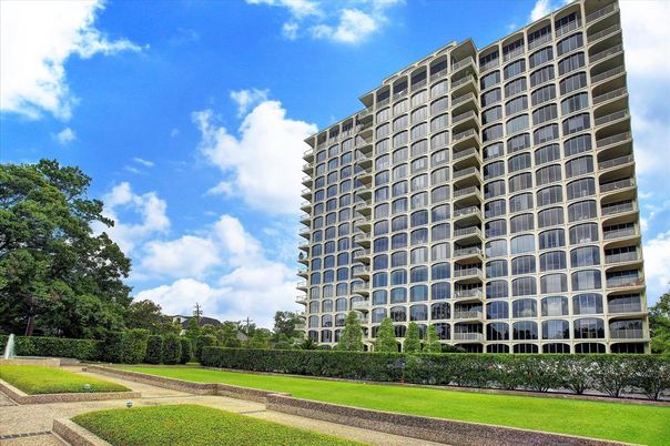 Exterior, Facade, Condo Building