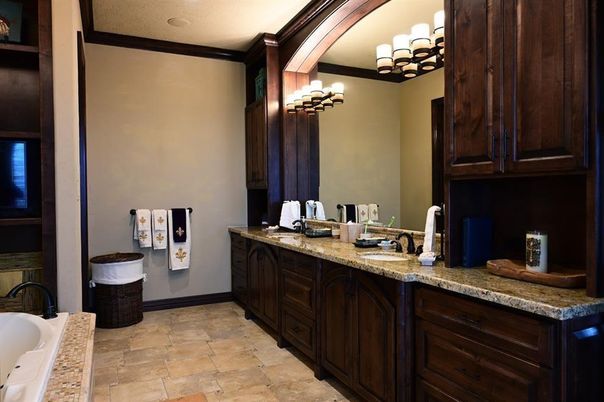 Bathroom, Dual Sink Vanities, Interior