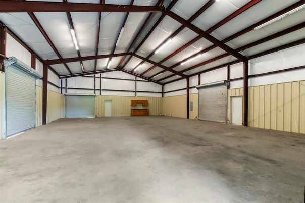 Garage, Interior, Wooden Beams