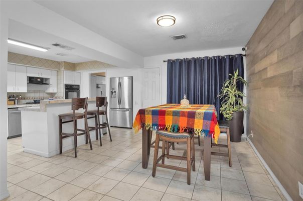 Dining room, Interior, Kitchen, Stainless Steel Appliances