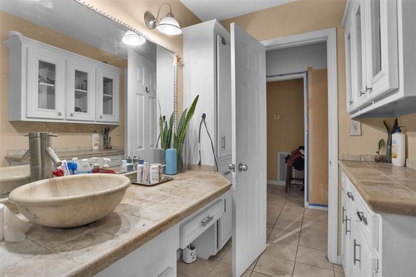 Bathroom, Interior, Tile Countertops