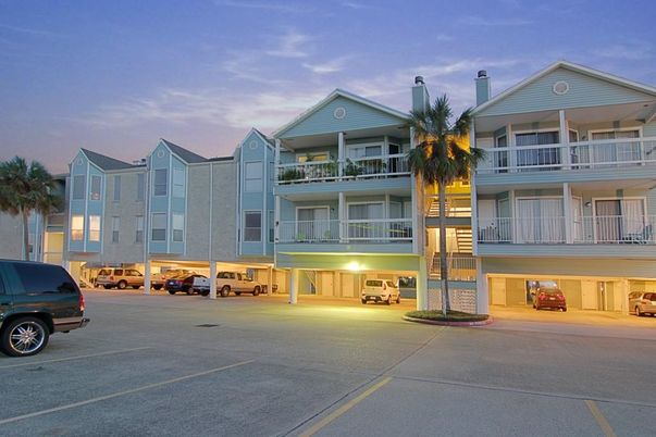 Exterior, Facade, Condo Building
