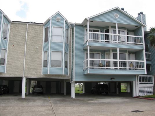 Exterior, Facade, Rowhouse