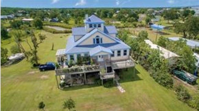 Exterior, Drone