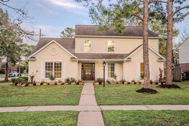 Exterior, Facade, Brick Facade, Farmhouse