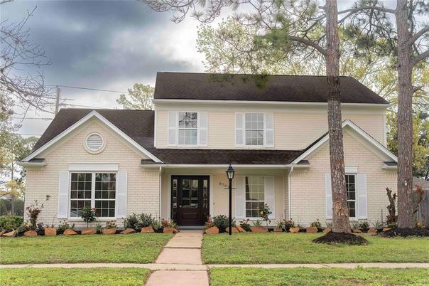 Exterior, Facade, Brick Facade, Farmhouse