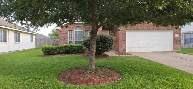 Attached, Exterior, Facade, Brick Facade, Ranch