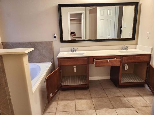 Bathroom, Dual Sink Vanities, Interior