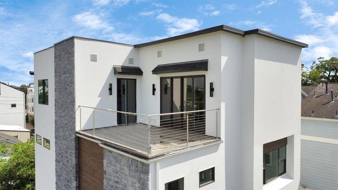 Exterior, Facade, Modern