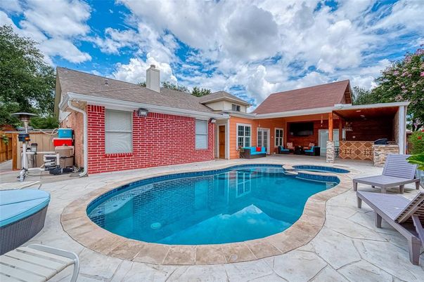 Exterior, Pool