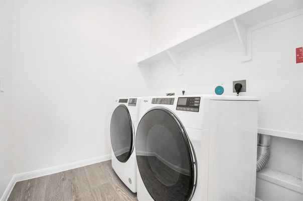 Interior, Washer, Wood Texture Flooring