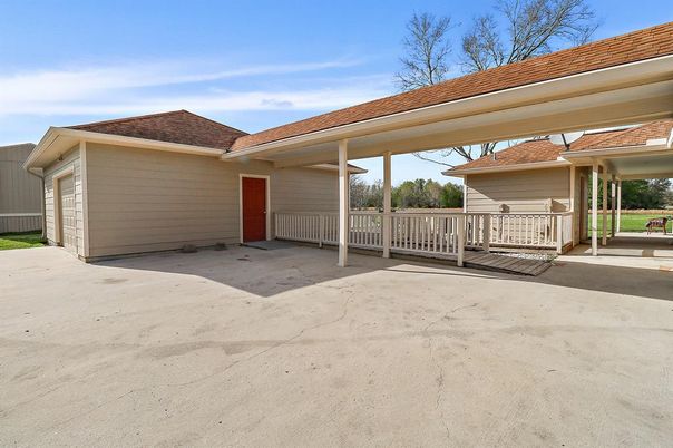 Detached Garage, Exterior