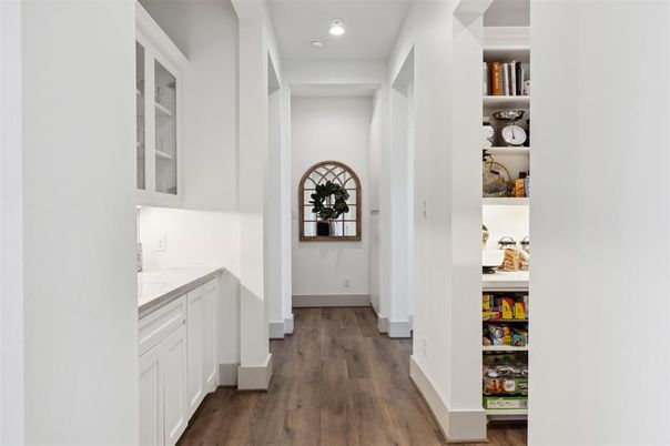 Interior, Recessed Lighting, Wood Texture Flooring