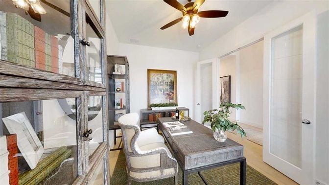 Home Office, Interior