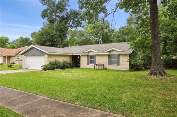 Attached, Backyard, Exterior, Facade, Brick Facade, Ranch