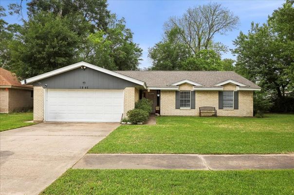 Attached, Exterior, Facade, Brick Facade, Ranch