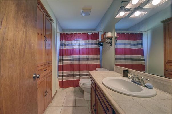 Bathroom, Interior, Tile Countertops
