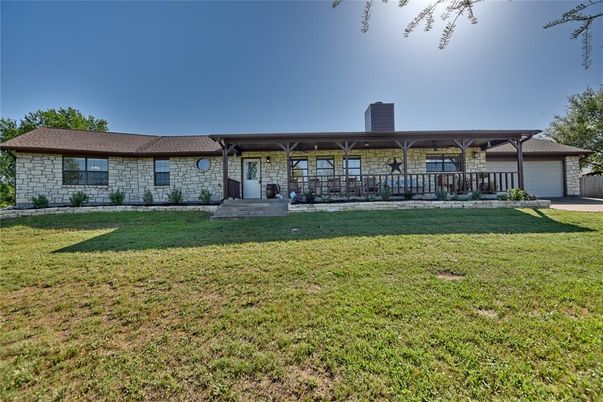 Backyard, Exterior, Facade, Ranch