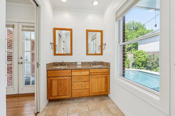 Bathroom, Dual Sink Vanities, Interior, Recessed Lighting