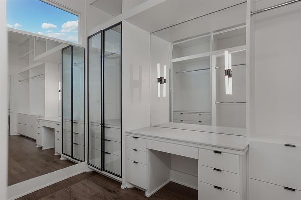 Interior, Walk-in Closets, Wood Texture Flooring