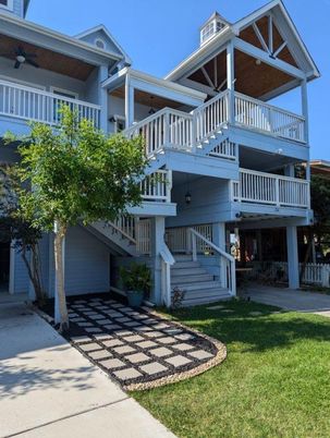 Exterior, Facade, American Craftsman