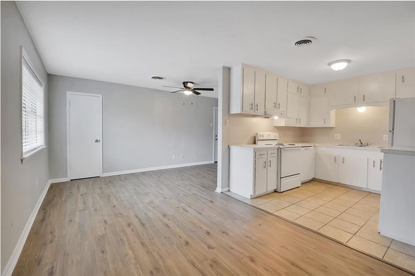 Interior, Kitchen, Washer, Wood Texture Flooring
