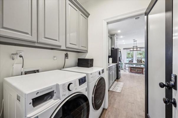 Interior, Pendant Lights, Recessed Lighting, Washer, Wood Texture Flooring