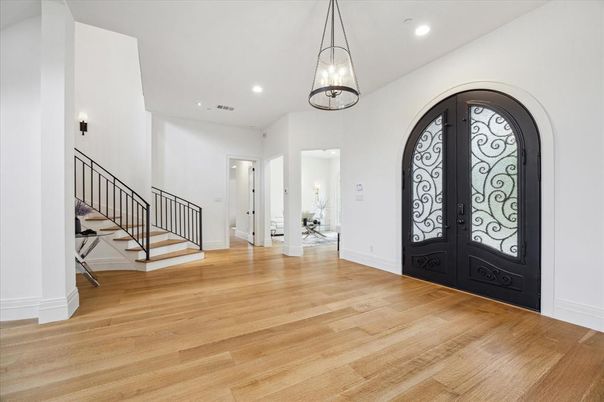 Interior, Pendant Lights, Recessed Lighting, Wood Texture Flooring