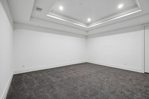 Empty room, Interior, Recessed Lighting