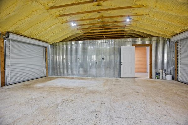 Empty room, Interior, Wooden Beams