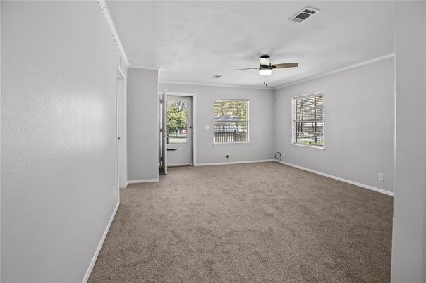 Empty room, Interior