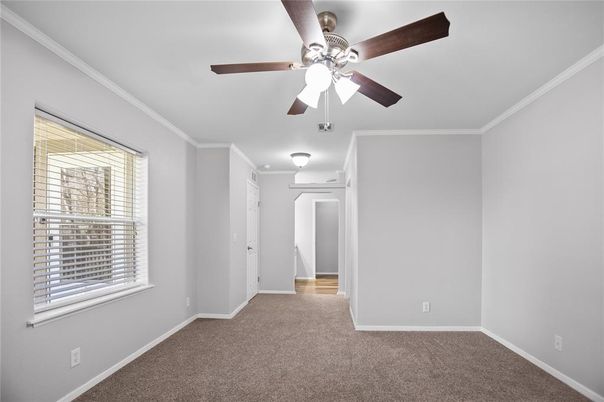 Empty room, Interior