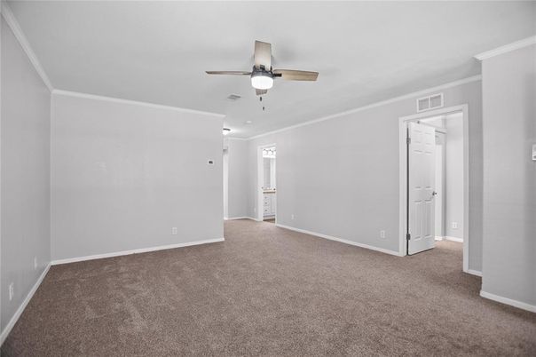 Empty room, Interior