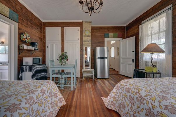 Chandelier, Dining room, Interior, Kitchen, Wood Texture Flooring, Wooden Walls